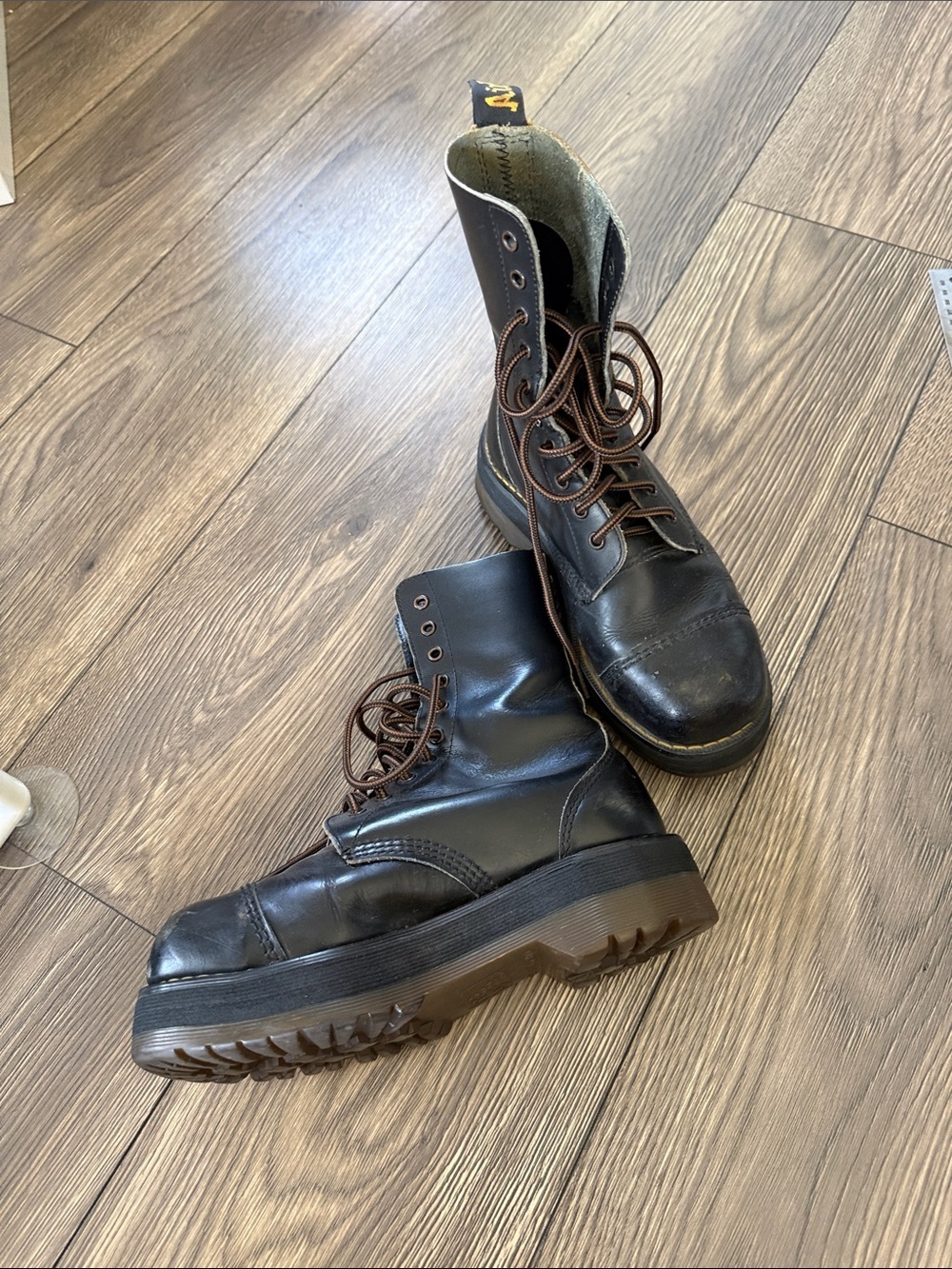 Dr. Martens Vintage Made n England 8-Eye Leather Boots Black Cap Toe Grunge Punk - Picture 4 of 10